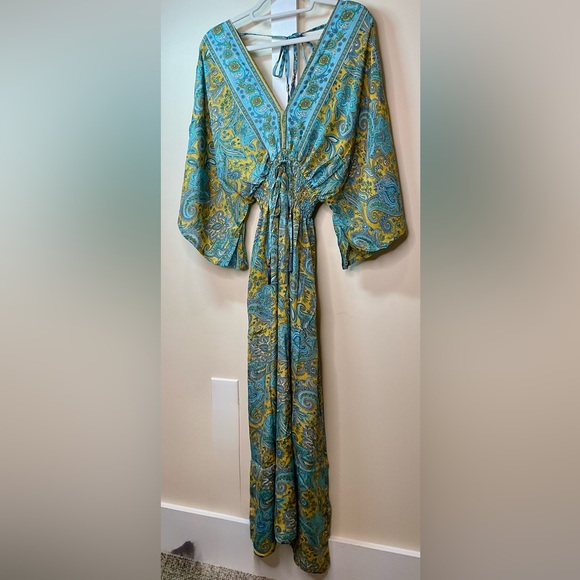Elegant Paisley Maxi Dress - Picture 2 of 12